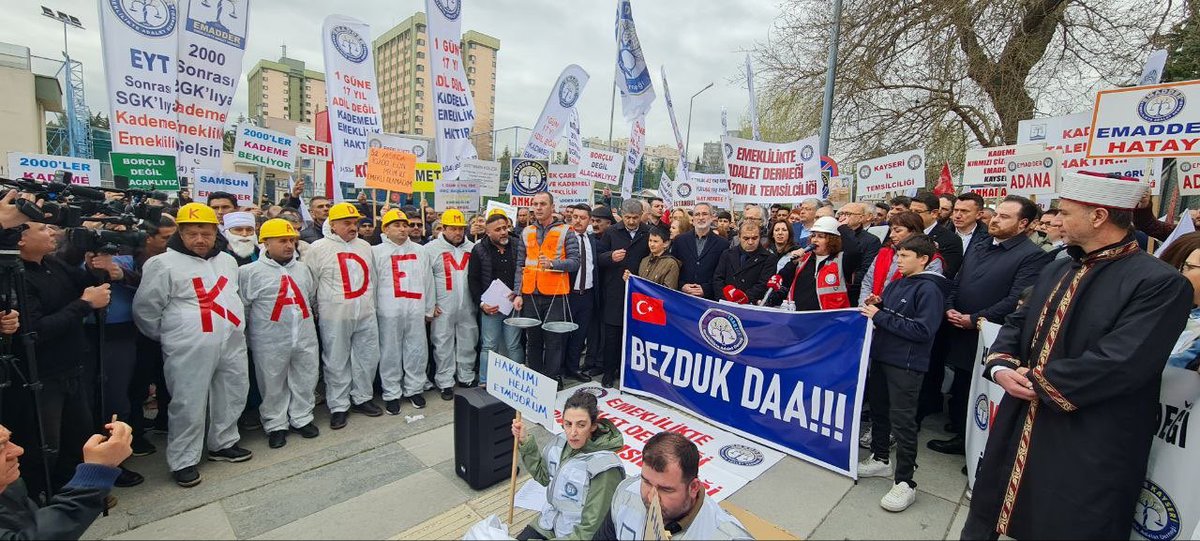 Düzeltelim...
Erken emeklilik değil Kademeli Emeklilik!

#KademeHakkınıAlacak