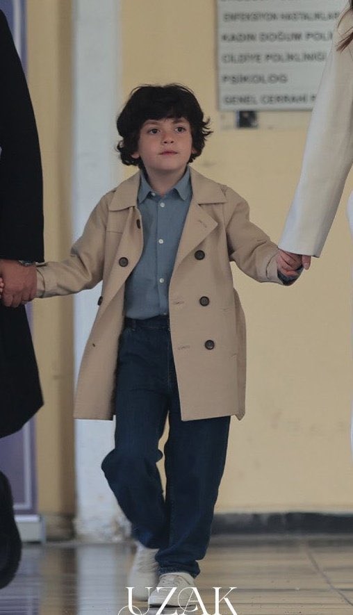 deniz, 6 anos, formado em administração e pronto para assumir os negócios do pai