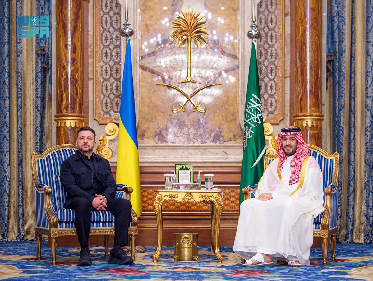 arabnews's tweet image. #PHOTOS: #SaudiArabia's Crown Prince Mohammed bin Salman and #Ukraine's President @ZelenskyyUa meet in Jeddah
