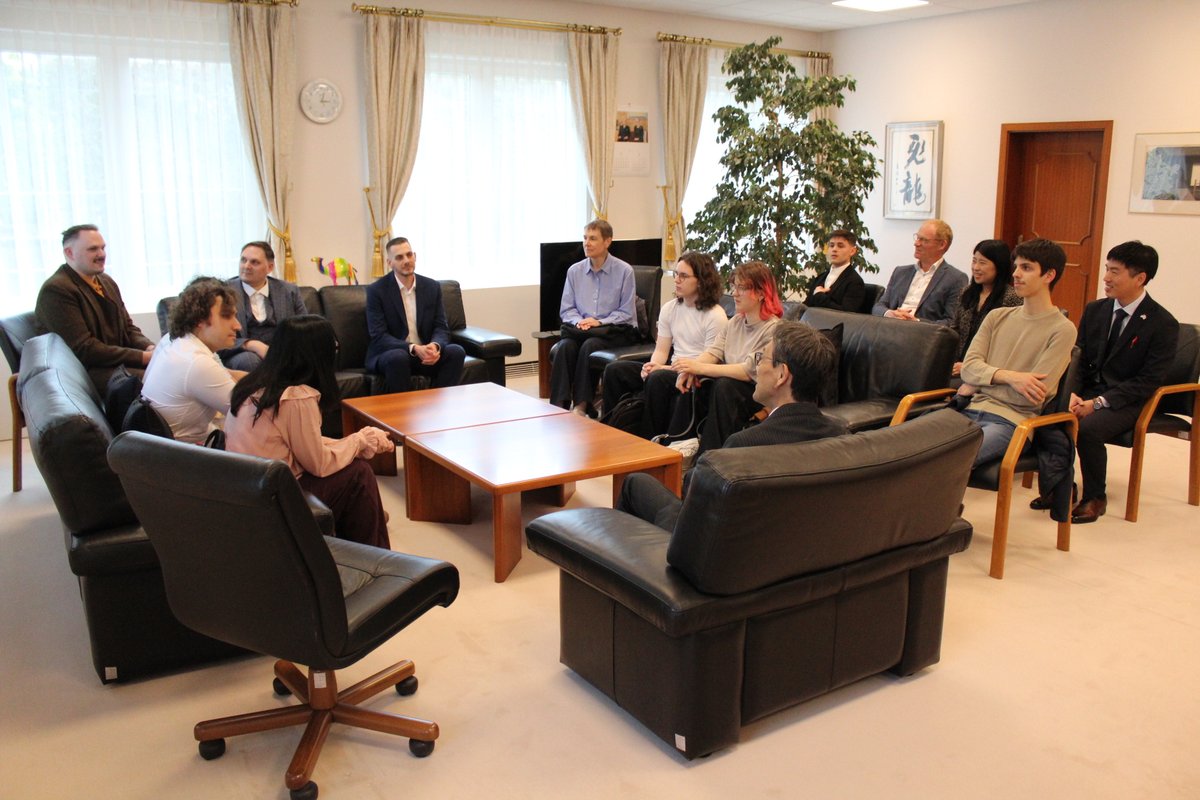 JapanEmbLUX's tweet photo. Le  20 avril, l'ambassadeur Nomura a reçu en visite les étudiants des cours  de japonais au Luxembourg, qui s’apprêtent à un séjour de courte durée  cet été à l'école de langue japonaise de Higashikawa, Hokkaido. L'ambassadeur leur souhaite une expérience enrichissante. https://t.co/slDPf29xIE