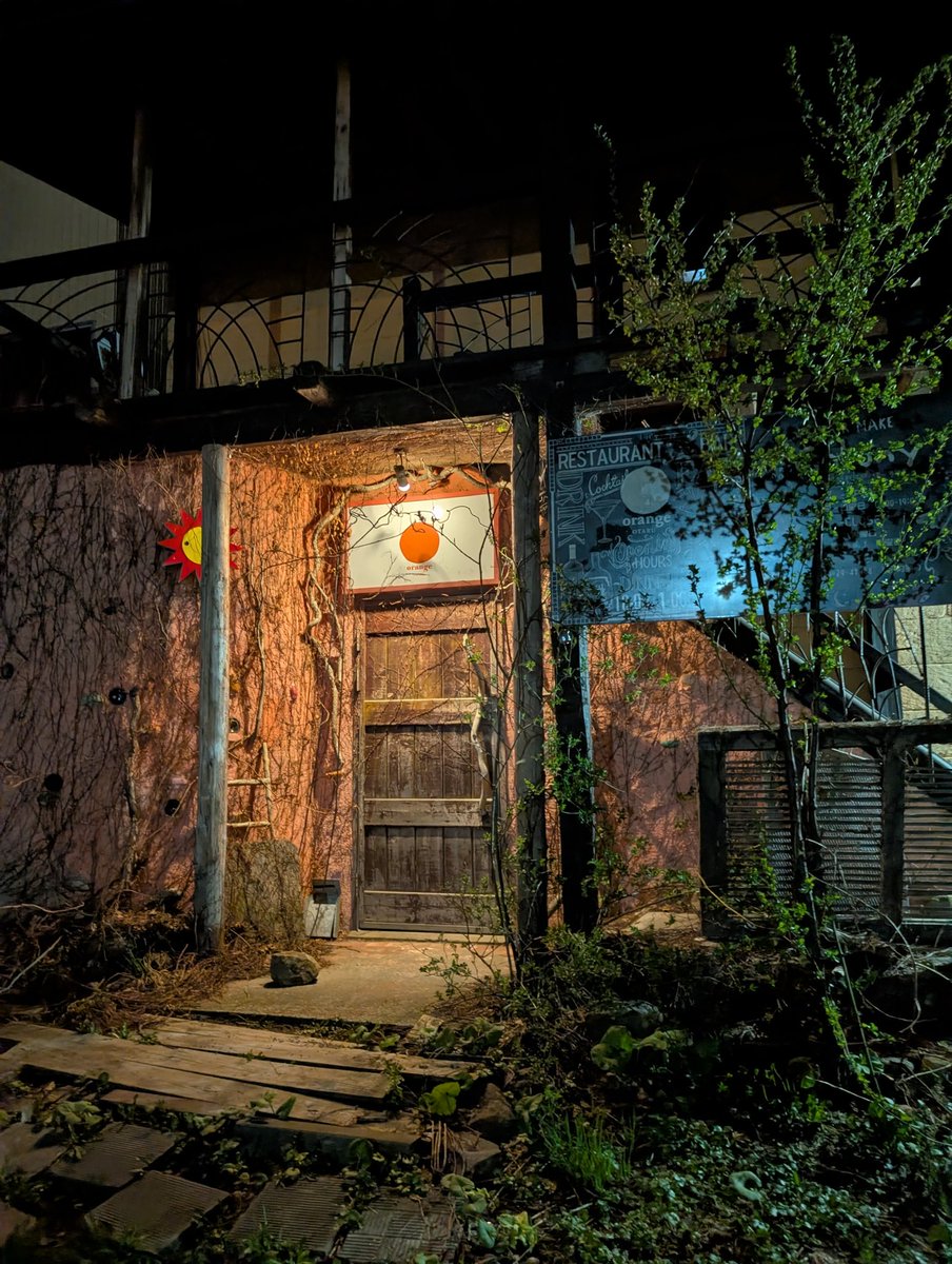 gyokuto_cc's tweet image. 小樽は少し歩いただけでも何のお店ですか？と趣きがあり過ぎるお店が何件もありました
 #小樽市
 #カフェ
 #ジャズ喫茶
 #バーandグリル
 #美容院
 #day１