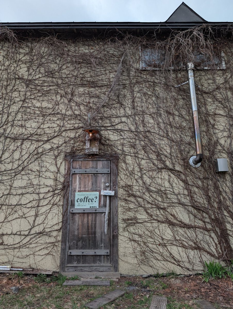 gyokuto_cc's tweet image. 小樽は少し歩いただけでも何のお店ですか？と趣きがあり過ぎるお店が何件もありました
 #小樽市
 #カフェ
 #ジャズ喫茶
 #バーandグリル
 #美容院
 #day１