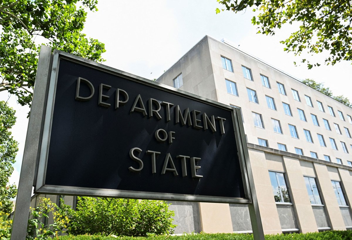 FedexInstitute's tweet photo. UofM named U.S. State Dept. Diplomacy Lab Partner! This expands global research opportunities for students &amp; faculty.

Read more: https://t.co/qZMTb9CAqM

#FedExInstitute #DiplomacyLab #HigherEd #Innovation @DASforOutreach https://t.co/17KSp9hjBu