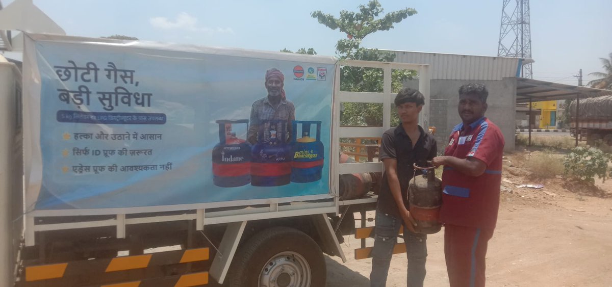 siddharth72011's tweet photo. @HPCL distributor Cloud Nine HP Gas organized a 5 kg FTL distribution camp today for our migrant labour community at Kittampalayam in Coimbatore.
Ignore the rumours &amp; visit your nearest HP Gas distributor to get one.
@dhruvkapil @HpclSz @HPCL_KochiLPG
@HardeepSPuri https://t.co/m5sj7iiVYA