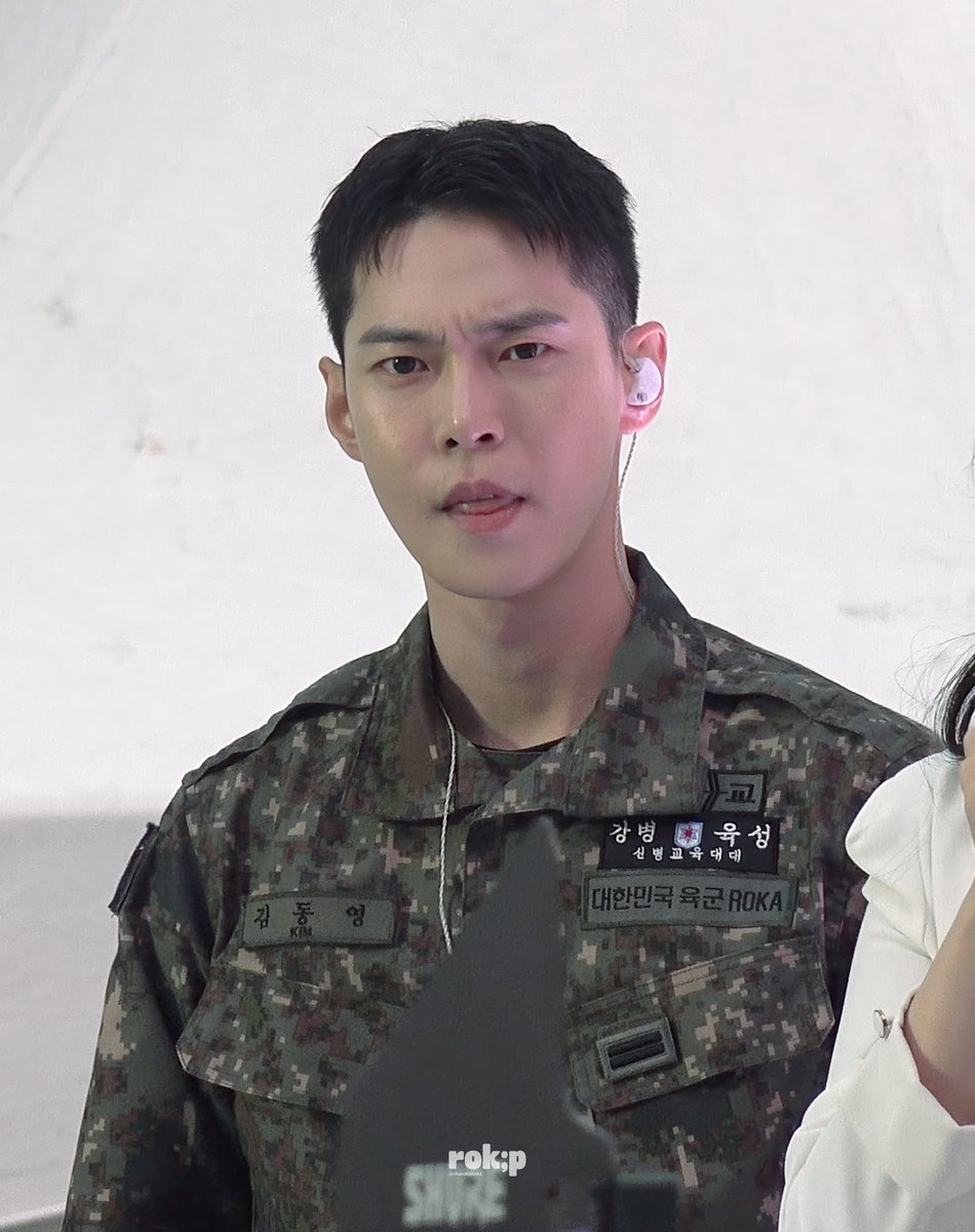 조교님한테 자꾸 잡도리를 당함... 무슨무슨콤 누나들 모여보길

260424 천명지킴 발대식 도영 
#도영 #DOYOUNG #NCT127 #NCT