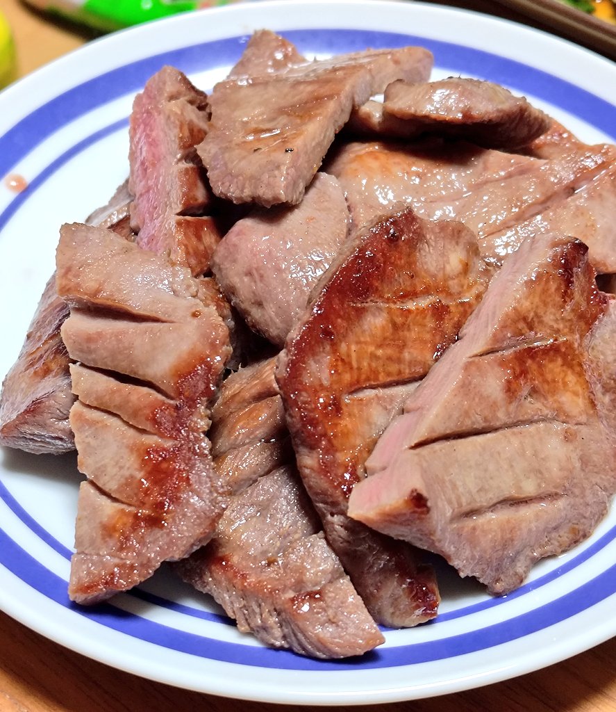 寿司と牛タンを補給していた🍶🍖
腰の爆弾が不安なので明日は安定思考でいきます🥖