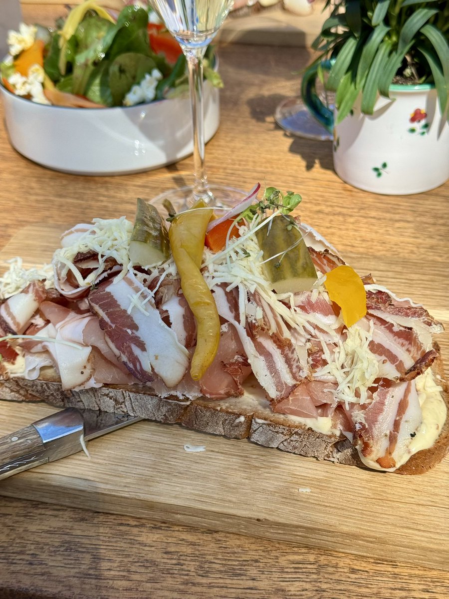 Gatschrunner tweet media