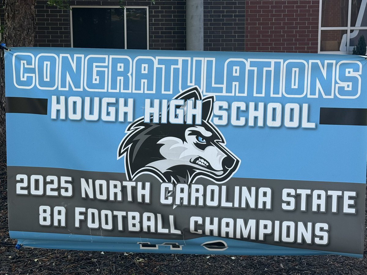 CoachCoax17's tweet image. Great visit with the State Champs @HoughHuskie  ! #ACE