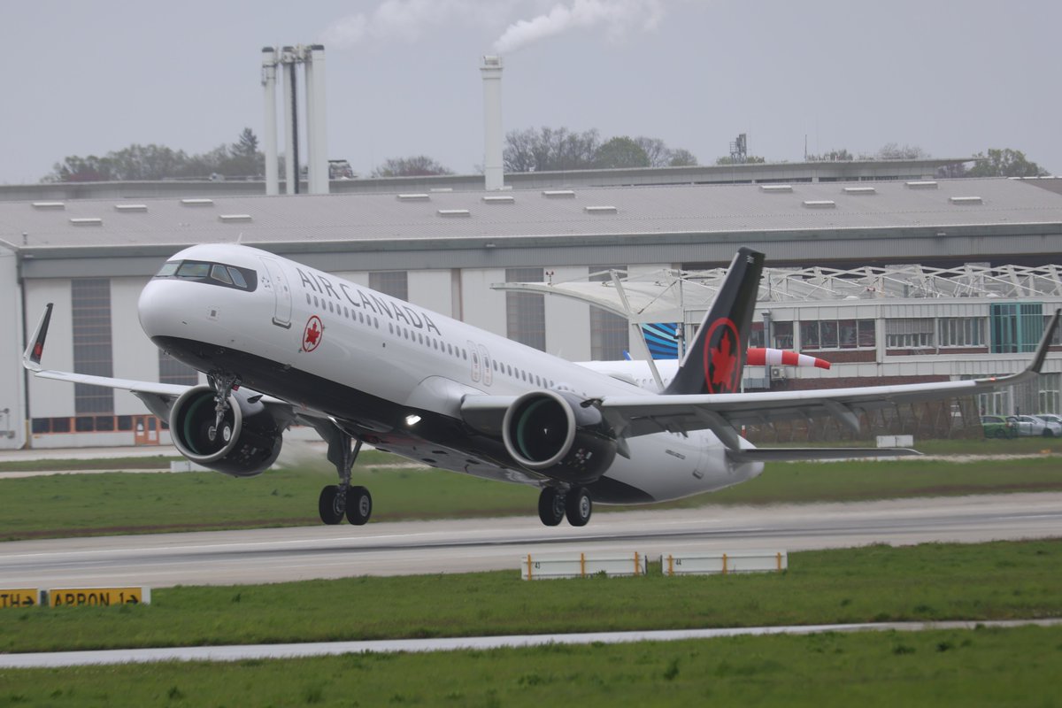 Tobias_Gudat's tweet image. Congratulations @aircanada on the first A321xlr in their fleet! Delivery flight today of the A321xlr #Air #Canada  C-GXLR. From #Hamburg #XFW #Airbus to #Windsor Airport  YQG  its coming home