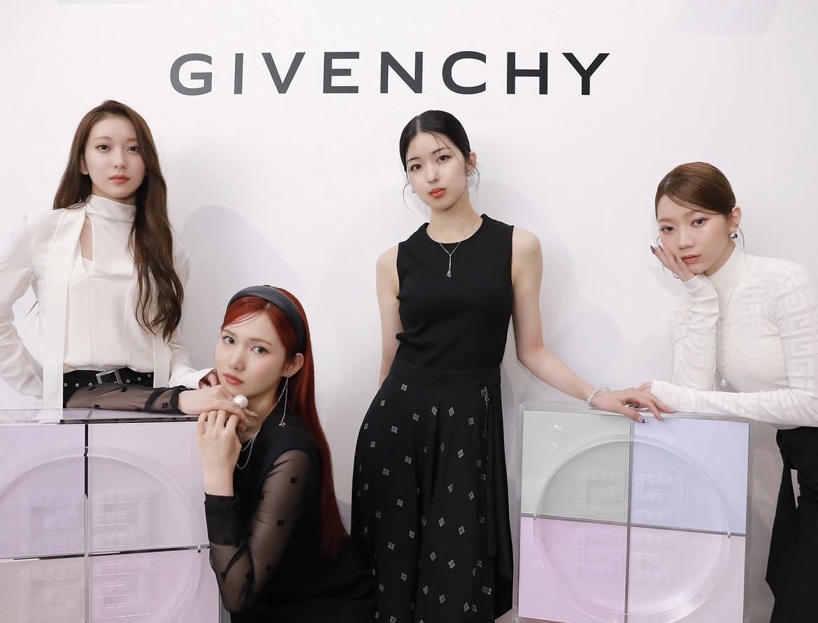208_aitrn's tweet image. 1stの頃からのご縁で4人で呼んでいただけるの嬉しいね🥂🪞🪄︎︎
 #GIVENCHY  #ISSUE