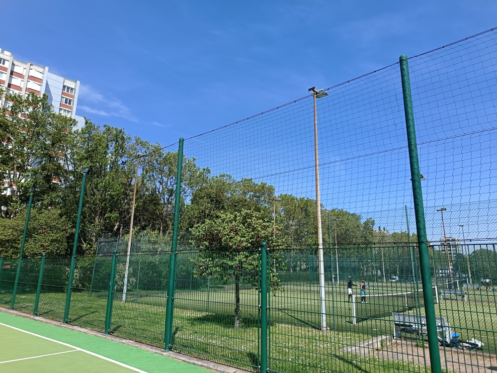 Mairie17's tweet image. ⚽️ Avis aux footballeurs, vous pouvez désormais profiter pleinement de vos matchs !

Intervention cette semaine au TEP Bernard Lafay : le filet pare-ballon a été repris. ✅

#Paris17 #Sport #Football