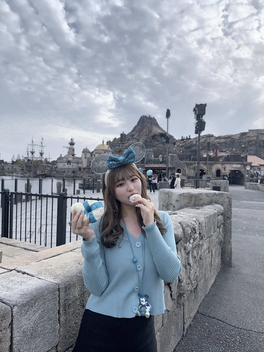 r tweet media