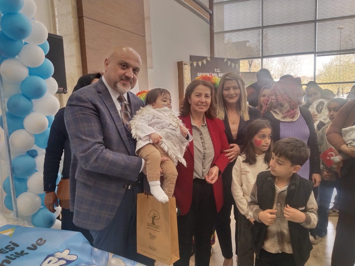 AslansoyHakan69's tweet photo. Şehitkamil Belediyemizin 23 Nisan Ulusal Egemenlik ve Çocuk Bayramı kapsamında düzenlemiş olduğu toplu sünnet şölenine katılım sağladık.

Geleceğimizin teminatı olan çocuklarımızın bu anlamlı gününde onların ve kıymetli ailelerinin mutluluğuna ortak olurken, yüzlerindeki tebessüm, bayramın coşkusunu daha da anlamlı kıldı.

Bu güzel organizasyona verdikleri destekler için Başkanımız @umutymz'a teşekkür ederim.

@SehitkamilBel