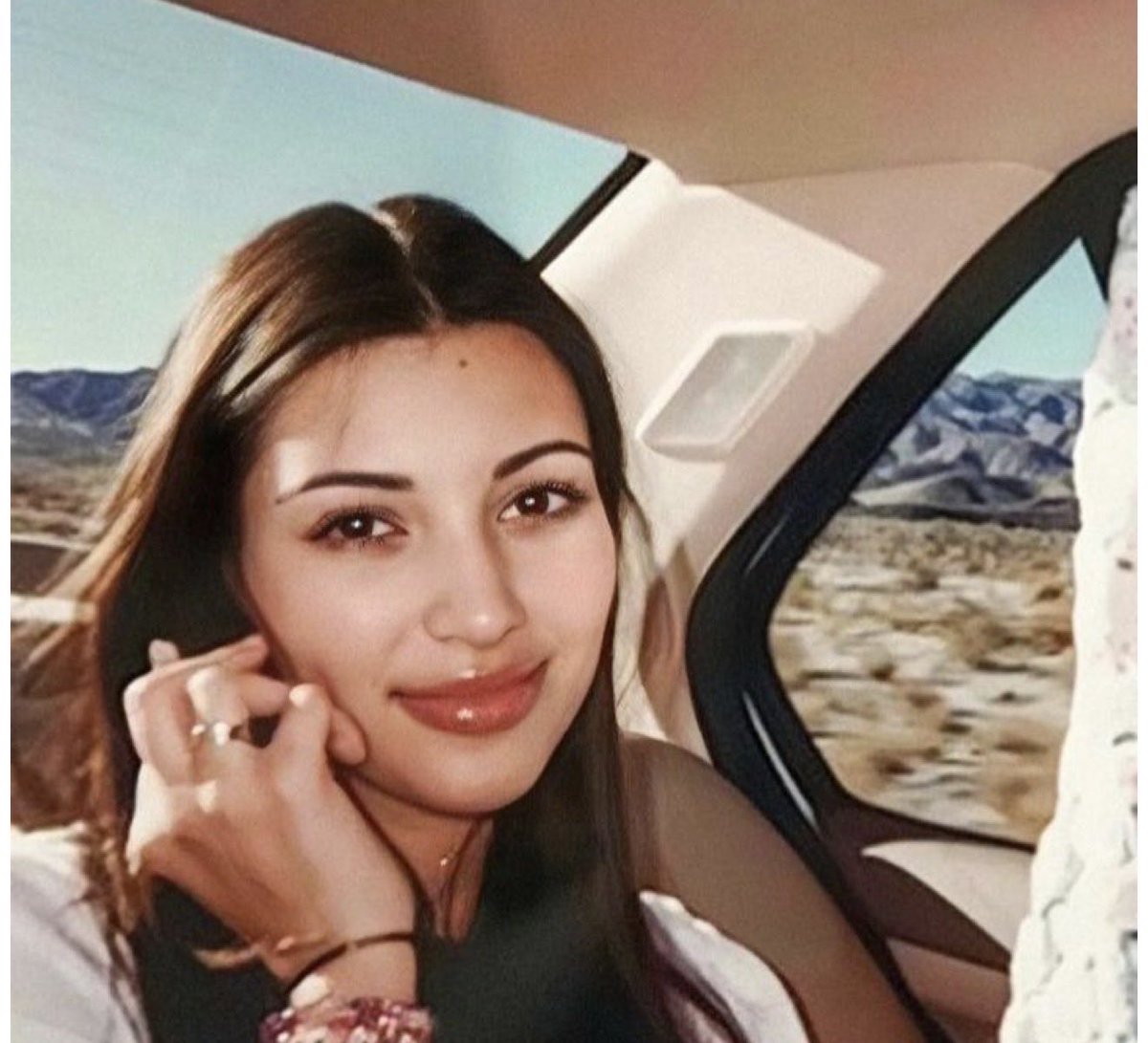 xdoreliving's tweet photo. @gymgirliexo222 @Awakenjp This wasn’t the serve you thought it was 😚… Kim never needed any surgeries https://t.co/D0HtLOS5sy