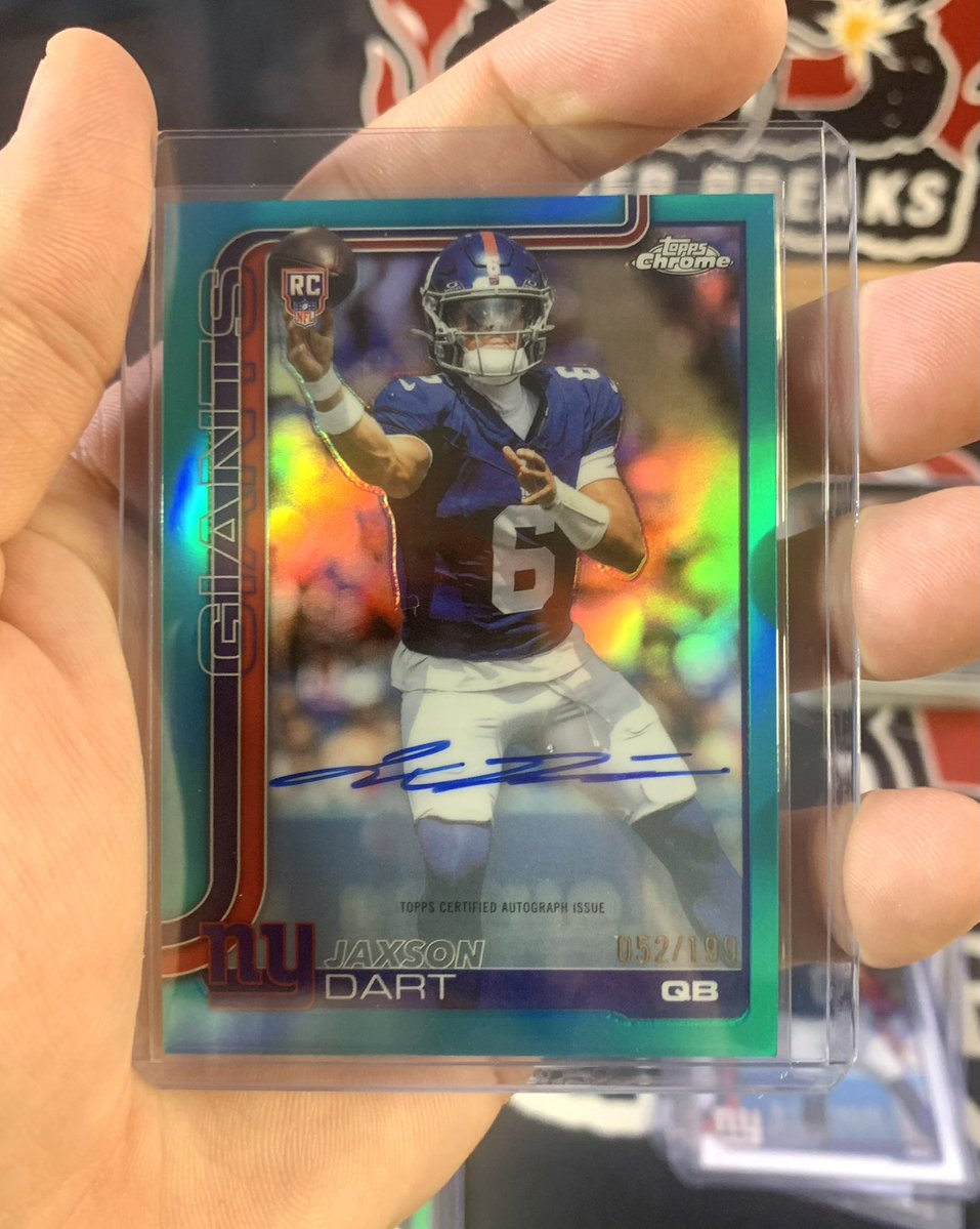 BomberBreaks's tweet image. Jaxson Dart on the Aqua Refractor Rookie Auto with another beautiful pull in our @topps Chrome Football breaks! 🔥🔥 @JaxsonDart @fanatics #footballcards #newyorkgiants #giants #toppschrome #jaxsondart