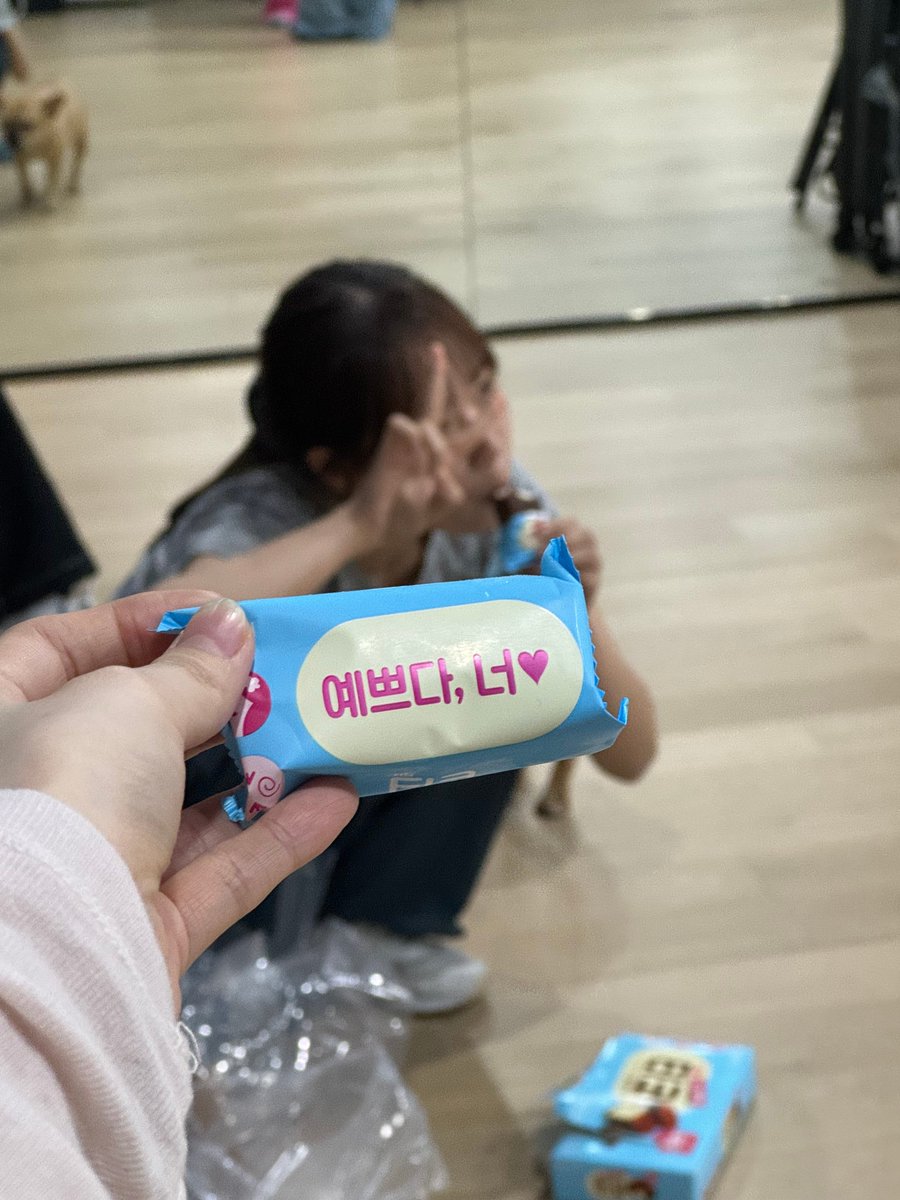 doenjang comes to the ioi's practice tonight 🥹 now i want doenjang's mom update 😭