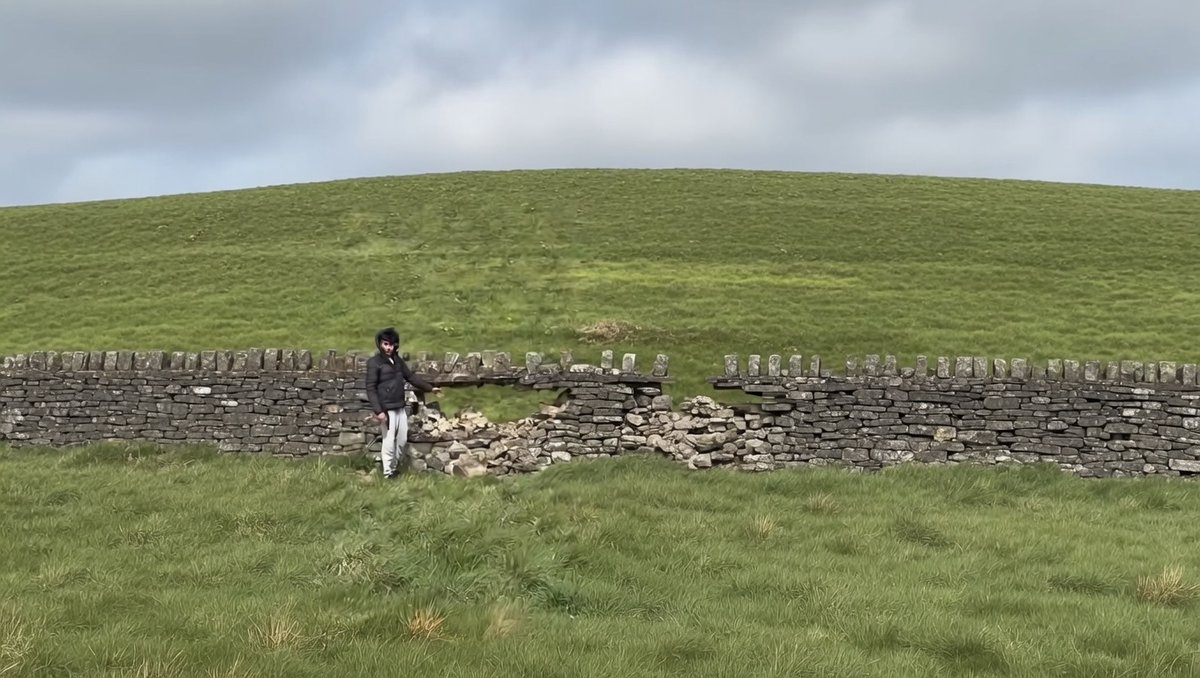 Che aspettiamo? Oggi arrivano i barbari. Gli spartani che capirono che chi vive dietro i muri si rammollisce, la profezia sulla decadenza di Kavafis, i senatori e i vescovi che oggi benedicono chi vuole abbattere il vallo d'Occidente meotti.substack.com/p/che-aspettia…