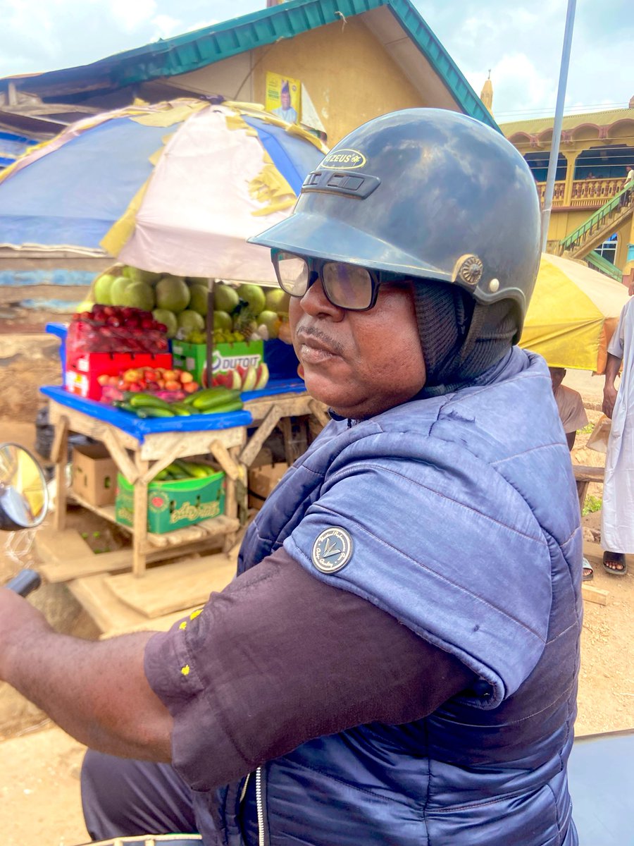 MSCREATIVEV's tweet image. Human being are different in body reaction systems, I could imagine a Nigeria bike Man sustaining under 90 Degrees weather 

Work goes with passion 

#iphone11 #photograph