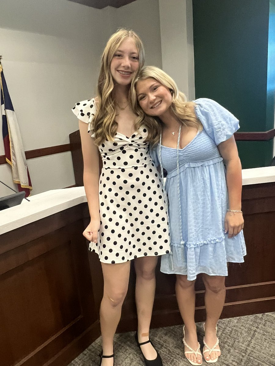 ElleDisi2029's tweet photo. Last night, I had the honor of being one of only two incoming sophomores inducted into the Dickinson Youth Action Council. I also had the privilege of watching the outgoing seniors be recognized for their dedication to DYAC, including my teammate, friend, and someone I truly look up to, Grace Langs.

I’m excited for the opportunity to serve my community in many different capacities and to help create lasting, positive change. @GATAsoftball @terry_seneca @hotshotsnation @Delaware_SB @BC_Softball @StanfordSball @DukeSOFTBALL @14uSeneca46474