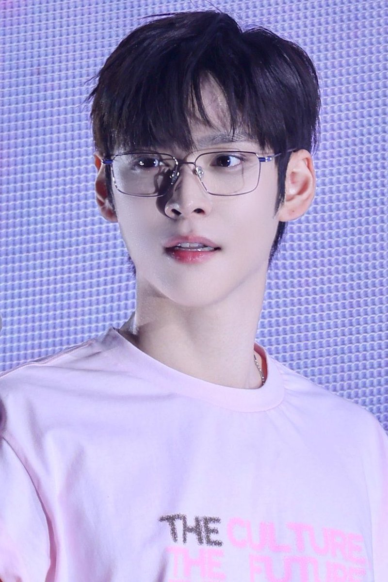 jᢉ𐭩 tweet media