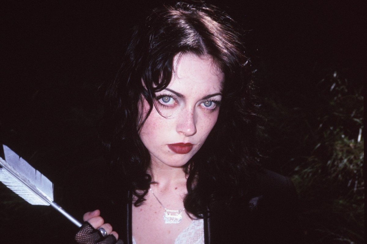 FRONTROW tweet media