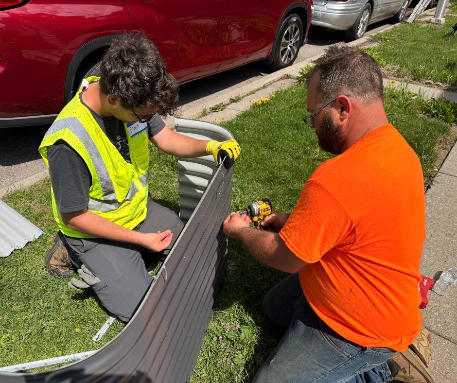 Nexamp's tweet photo. Our Chicago team had a great #EarthMonth volunteer event this week with @GPCCouncil, assisting with gardening, weeding, and yard work. 🌼🧤 https://t.co/WjGAiAeJgm