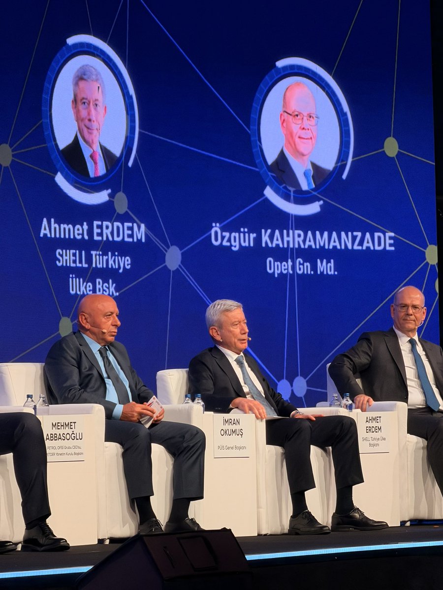 emreeser0's tweet photo. 🔴Shell Türkiye Ülke Başkanı Ahmet Erdem:
-Akaryakıt fiyatları böyle artmaya devam ederse yakın zamanda fiyatlarda 3 haneyi görebiliriz.
-Böyle bir durumda tüm tabelaların değişmesi lazım ve bunun maliyeti 100 milyon dolar civarında. https://t.co/76D3VPyjrS