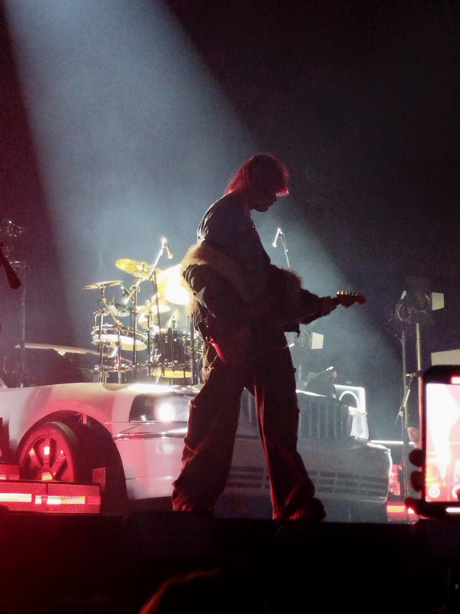 ★ roxy SAW 5SOS ★ tweet media