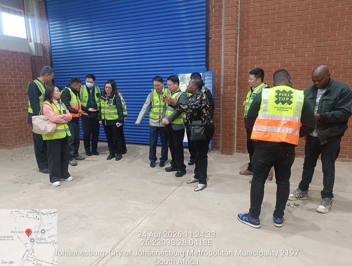 CleanerJoburg's tweet photo. Jozi! More from today - Pikitup hosted the Chinese delegation at it's Robinson landfill site to inform them about the city waste management approach @CityofJoburgZA @JackSekwaila #WarOnWaste #LearnAndShare ♻️🌍💚🚛 https://t.co/s6GUyod3jX