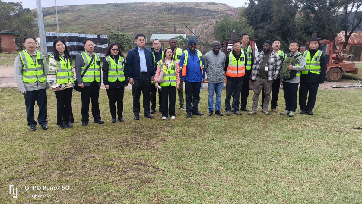 CleanerJoburg's tweet photo. Jozi! More from today - Pikitup hosted the Chinese delegation at it's Robinson landfill site to inform them about the city waste management approach @CityofJoburgZA @JackSekwaila #WarOnWaste #LearnAndShare ♻️🌍💚🚛 https://t.co/s6GUyod3jX