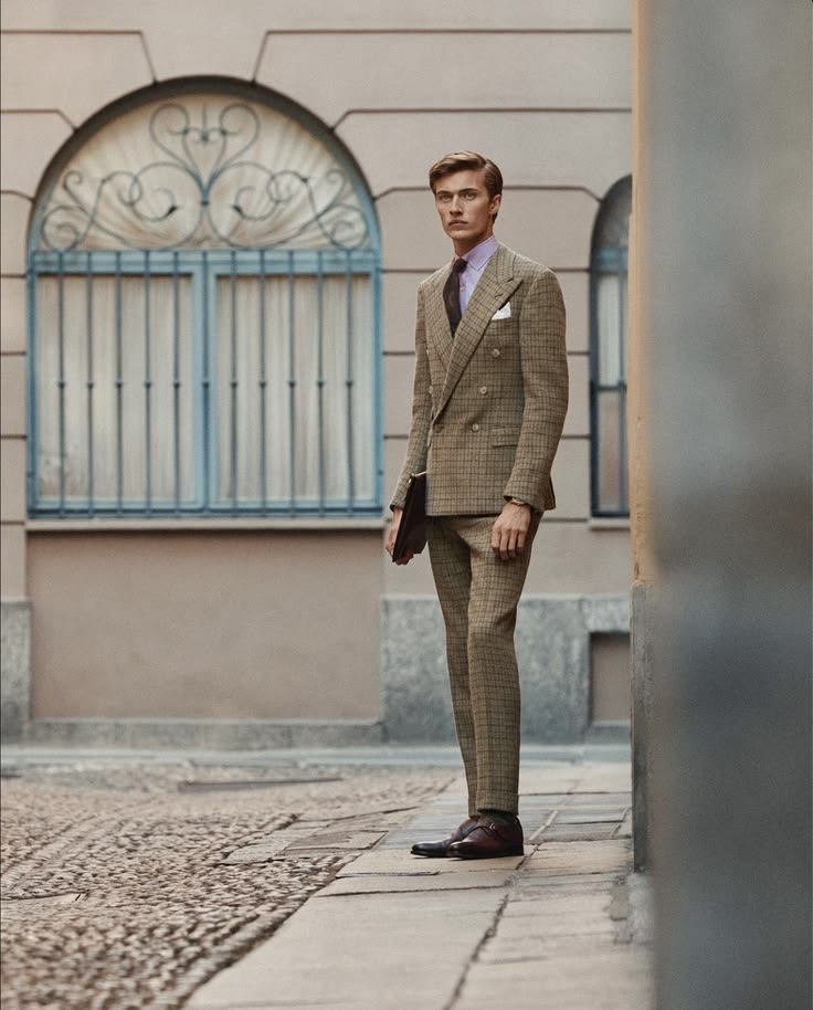 gietzschean's tweet photo. We should normalize just suiting up on Fridays and weekends and drop PJs, sweatpants, crocks, sneakers. https://t.co/dKEUUxkgcs