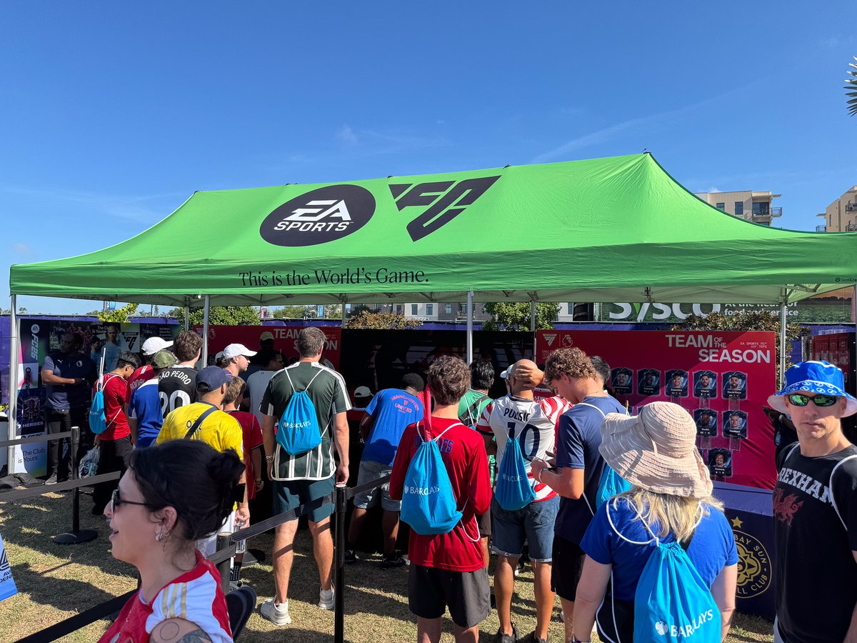map360co's tweet photo. Our @EASportsFC footprint in Tampa was packed weekend🔥⚽️

Fans of all ages pulled up, grabbed a controller, and went head-to-head on PS5, bringing the energy and competition of #FC26 to life in real time https://t.co/u4D0ca1UXL