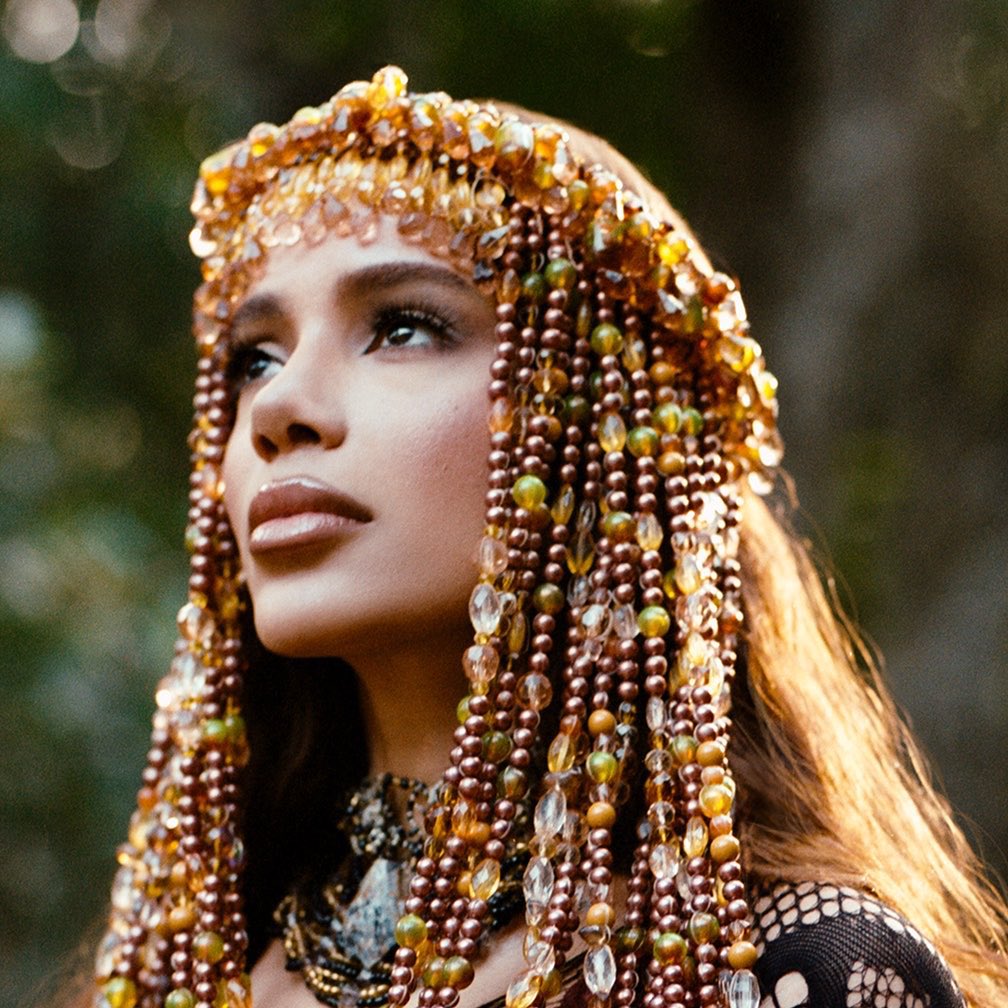 Track Anitta tweet media