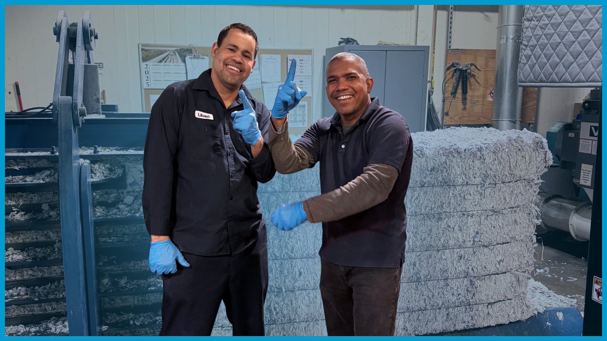 Bradford_BigInc's tweet image. Today we're shining a spotlight on Libael and Faustino in our world-class recycling center. Their wonderful work keeps the B&amp;amp;B workplace clean and green! 🌲

#printing #sustainability #earthweek #environment