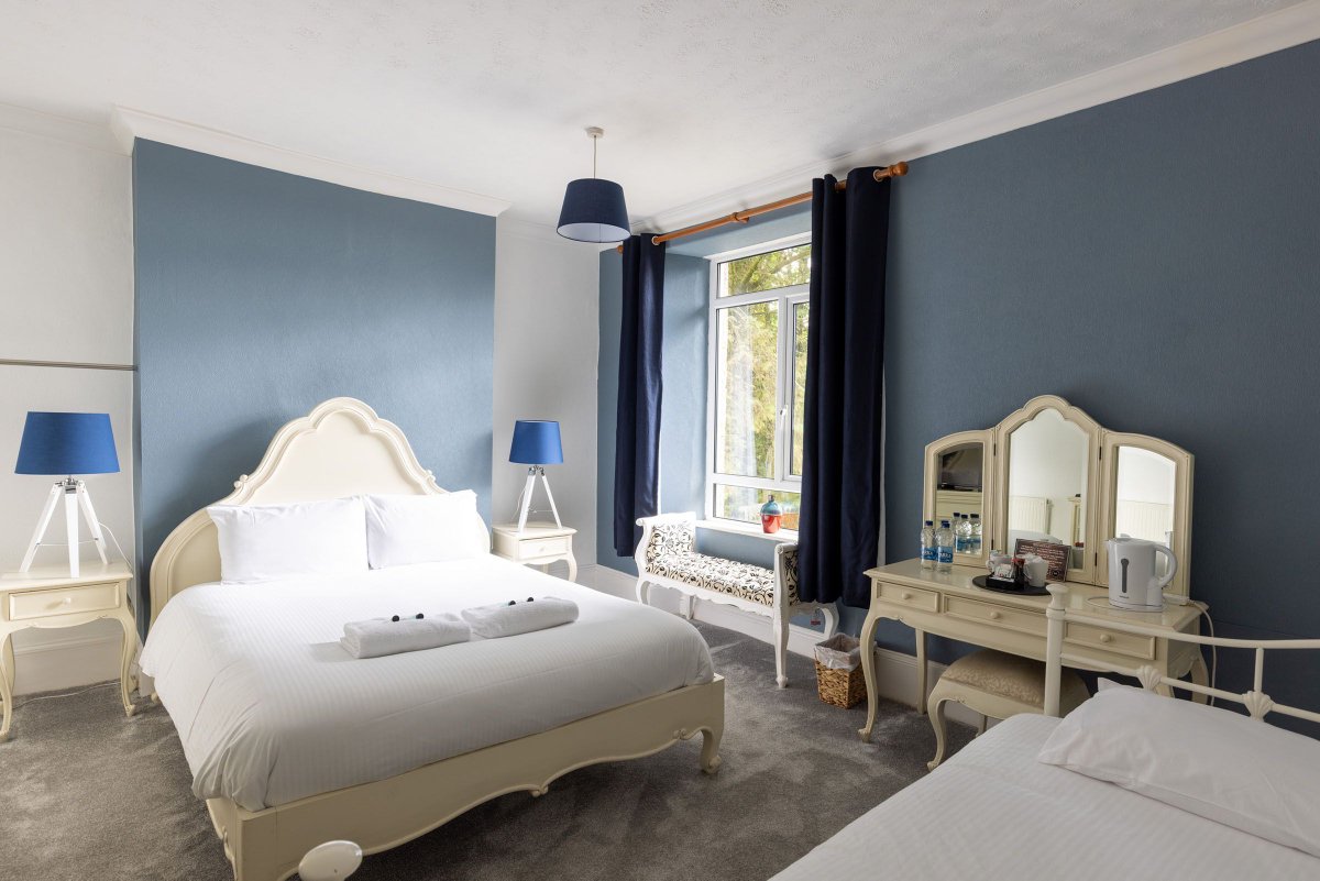 aroundaboutbrit's tweet image. Getaway to Cornwall and Stay @ Wheal Tor Hotel.

Wheal Tor, the highest inn in Cornwall, offers a truly unique stay perched 996 feet above sea level on Caradon Hill, with some of the most breathtaking views in the county.

aroundaboutbritain.co.uk/Cornwall/15175

#WhealTor #Cornwall #CountryInn