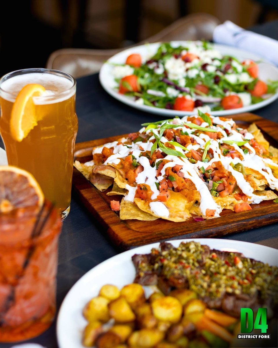 DistrictFore's tweet image. You searched for #flavor, and we delivered 📨

From local vendors to in-house sauces and seasonings, D4’s got all your favorite #gourmet classics. Make your picks from our #MVP menu while the @NFL makes theirs 🍔🏈

Watch the #NFLDraft at D4:
📅 Apr 24 &amp;amp; 25
📍 233 E Chicago St