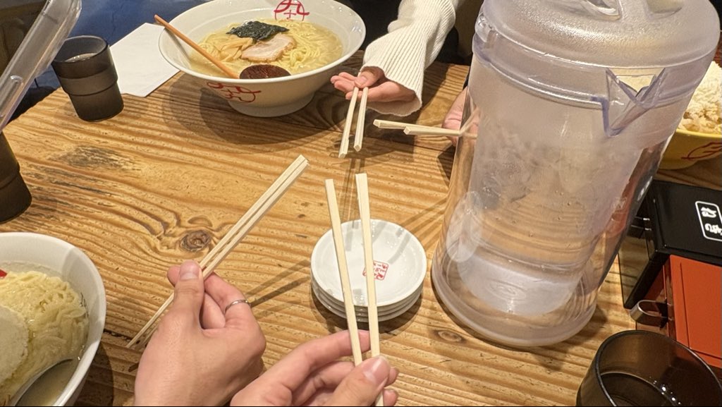 しらはる tweet media