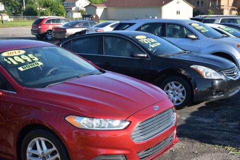 BCInsuranceSolu's tweet photo. With the average national used-car price recently around $25,500 (up some $1,500 in a month) you may need to consider older, less-equipped vehicles or different markets to stay within your budget. Here's more info. https://t.co/XdCVE0dyFE https://t.co/psf0K7lRYx