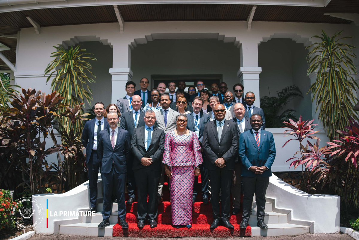 #RDCongo #France #Économie
24 avril 2026 | La Première Ministre, Cheffe du Gouvernement, Judith Suminwa Tuluka, a reçu une délégation du MEDEF conduite par Yves Jégo, composée de représentants de 25 entreprises françaises venus explorer les opportunités d’investissement en