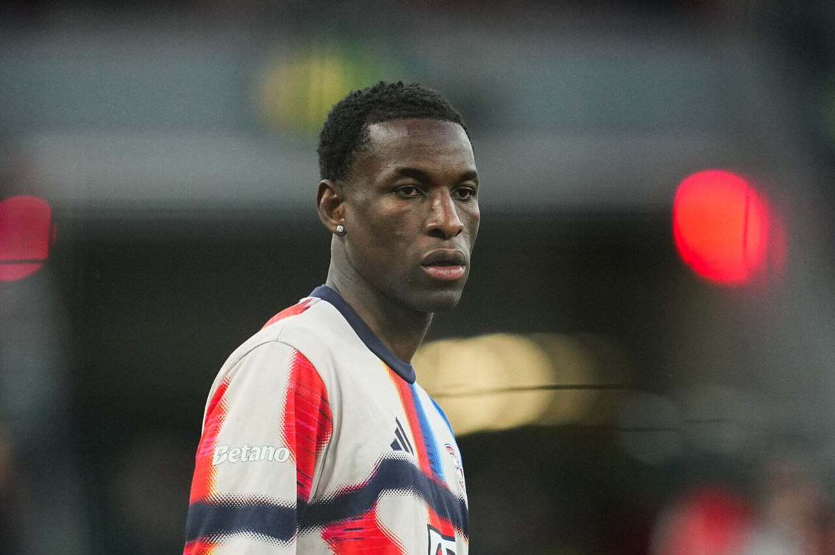 CediFootball's tweet image. 🚨Bayern aren’t convinced by Nicolas Jackson for next season, despite Kompany’s praise. The striker’s fit and style clash with Bayern’s system, even as his numbers look solid. #FootballInsights ⚽️🤔

#football #lifestyle