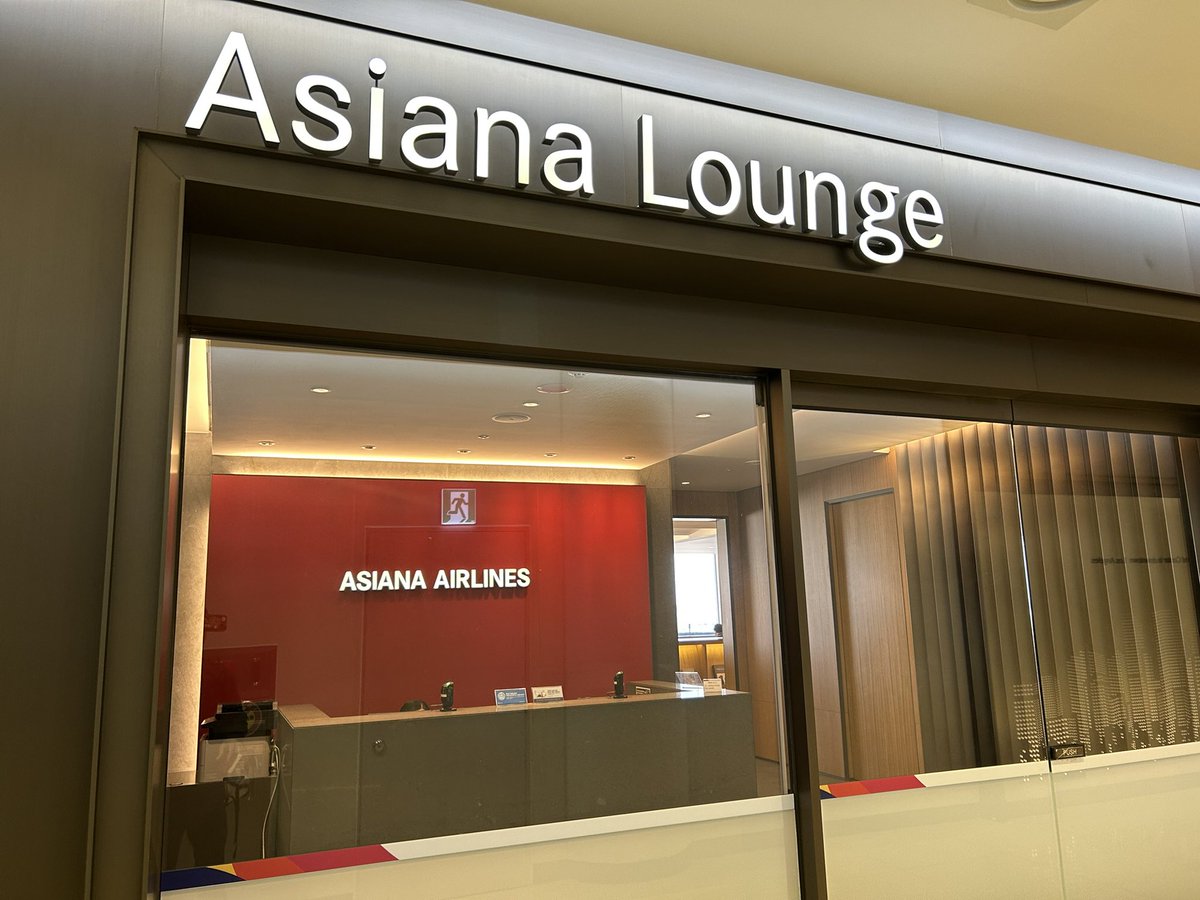 bakuringco's tweet image. #ANA の #SFC  の改訂に物議が挙がってるようですが。そもそも’修行’という行為に違和感というか嫌悪感。
旅、そのために飛行機使って結果的にプラチナPが貯まる。それでいいんじゃないのかい。

とりあえずSFCでプラチナ資格あるのでアシアナのラウンジ使わせていただきました。