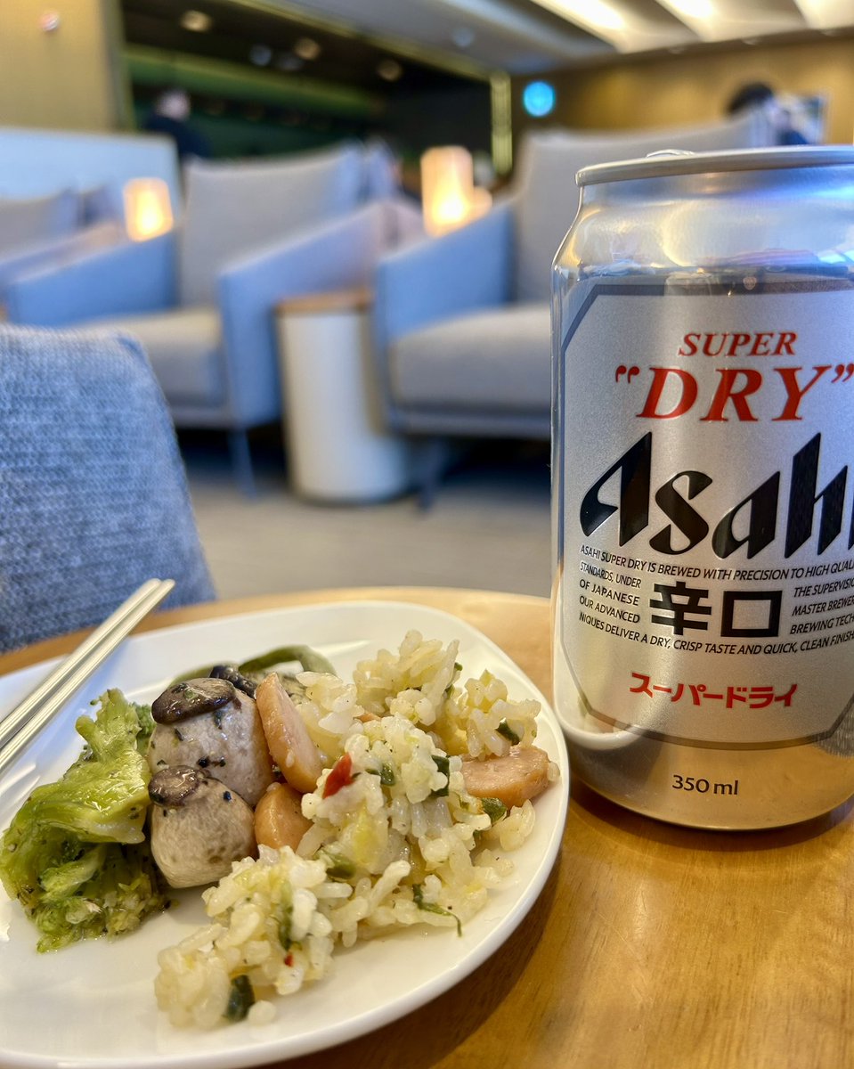 bakuringco's tweet image. #ANA の #SFC  の改訂に物議が挙がってるようですが。そもそも’修行’という行為に違和感というか嫌悪感。
旅、そのために飛行機使って結果的にプラチナPが貯まる。それでいいんじゃないのかい。

とりあえずSFCでプラチナ資格あるのでアシアナのラウンジ使わせていただきました。