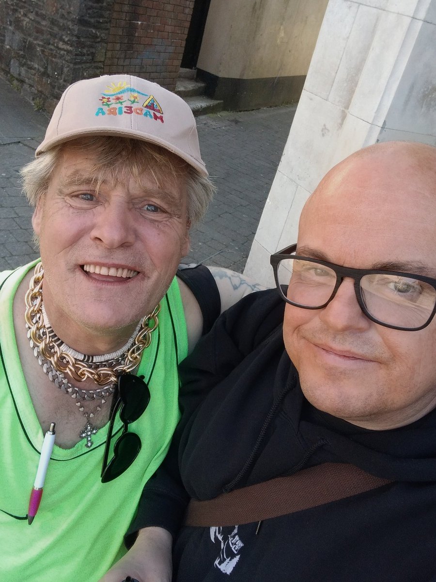 lordlewy78's tweet image. Bumped into this lunatic on my way home from work, enjoy your day Vince , dont be getting yourself into any bother 🤣🤣🤣

#walk #walking #strava #stravawalk #excersise #freshair #motivates #motivation #motivated #friday