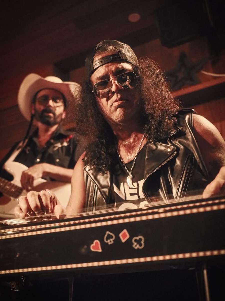 SlashNews1's tweet image. A year ago today, #Slash jammed at Desert 5 Spot L.A. on April 24th, 2025.
New pics by Daniel Elson 

#fbf #FlashbackFriday