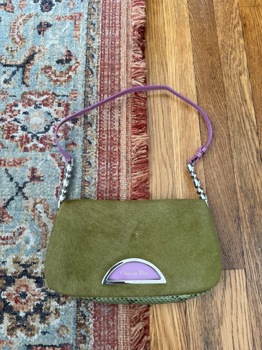 𝐏𝐢𝐧𝐤 𝐠𝐥𝐢𝐭𝐭𝐞𝐫 🎀 tweet media