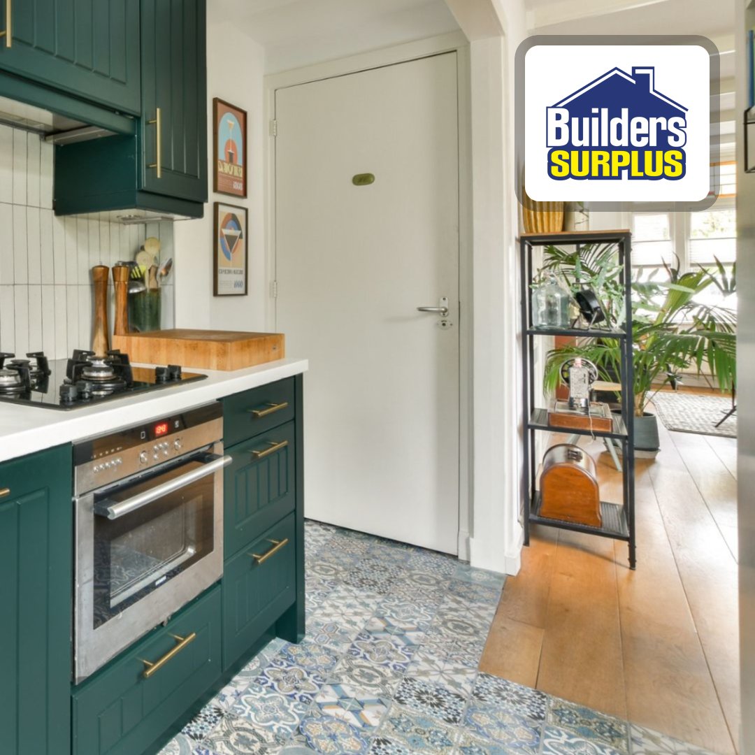 BuildersSurplus's tweet photo. Small kitchen tip: go vertical 📐 Shelves + tall cabinets = more function, zero crowding. Our team in Louisville &amp; Florence, KY helps design kitchens that work smarter. https://t.co/OrW9RcNpAT https://t.co/8XmtKYYA5T
