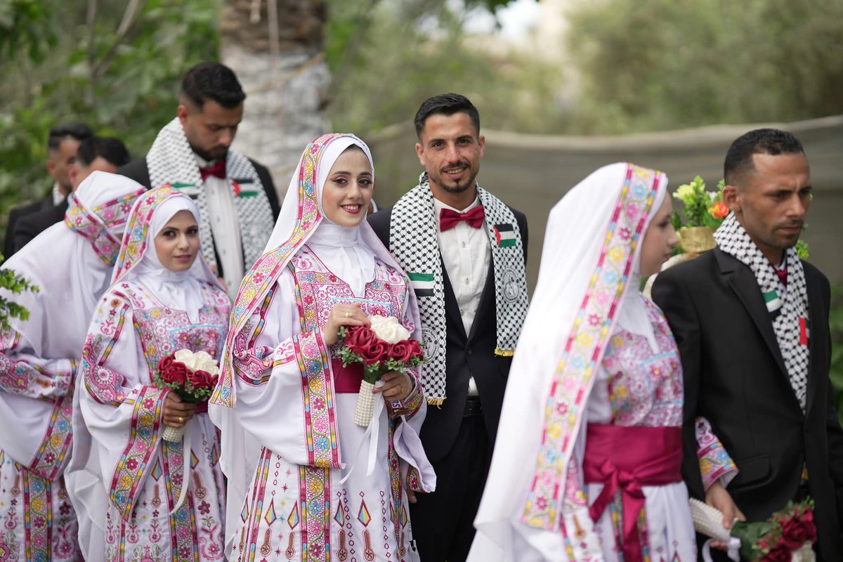 PalPress24's tweet image. "In an atmosphere filled with hope and joy, grooms began gathering in preparation for the launch of the mass wedding in #Gaza, supported by the Khalifa Humanitarian Foundation."