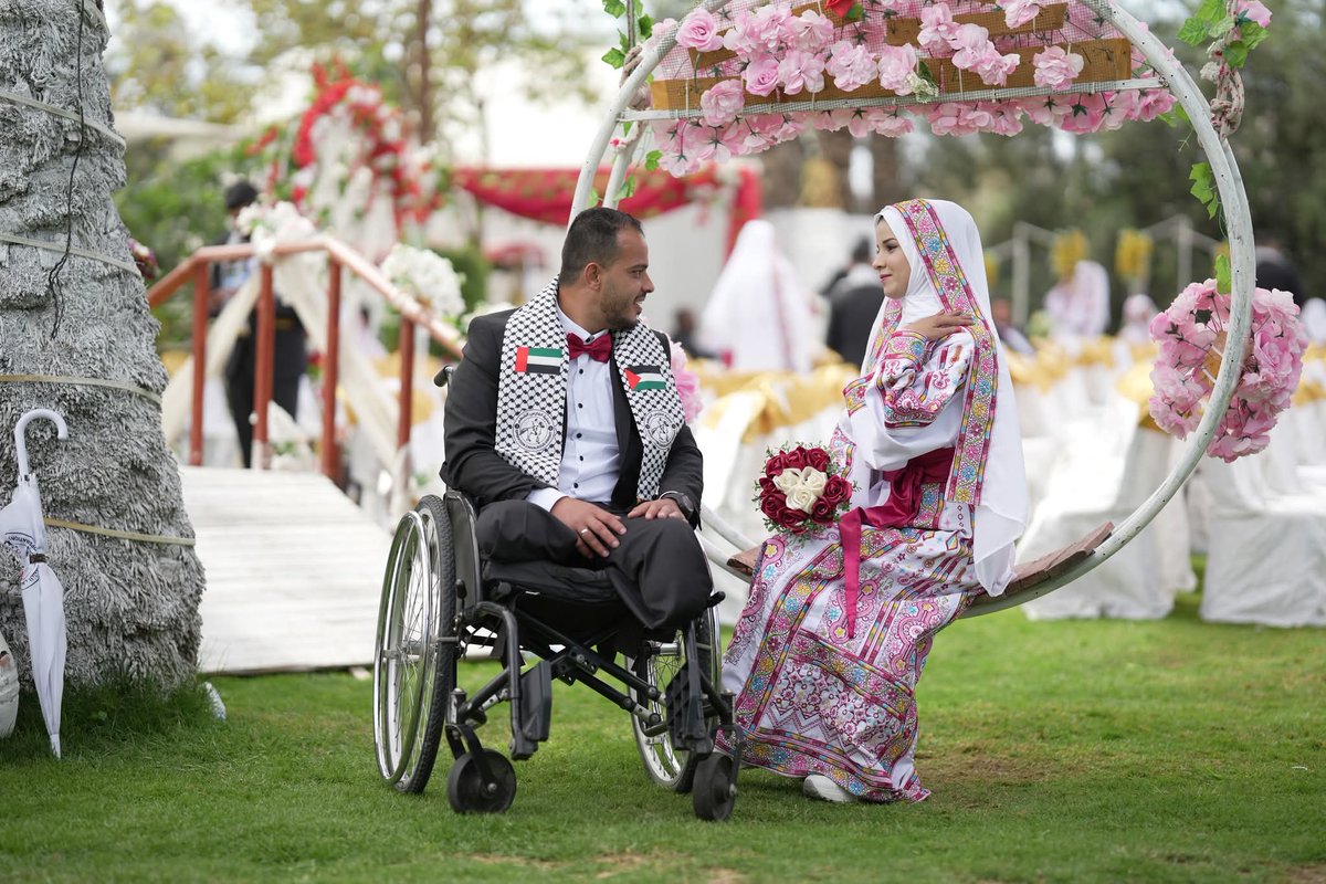 PalPress24's tweet image. "In an atmosphere filled with hope and joy, grooms began gathering in preparation for the launch of the mass wedding in #Gaza, supported by the Khalifa Humanitarian Foundation."