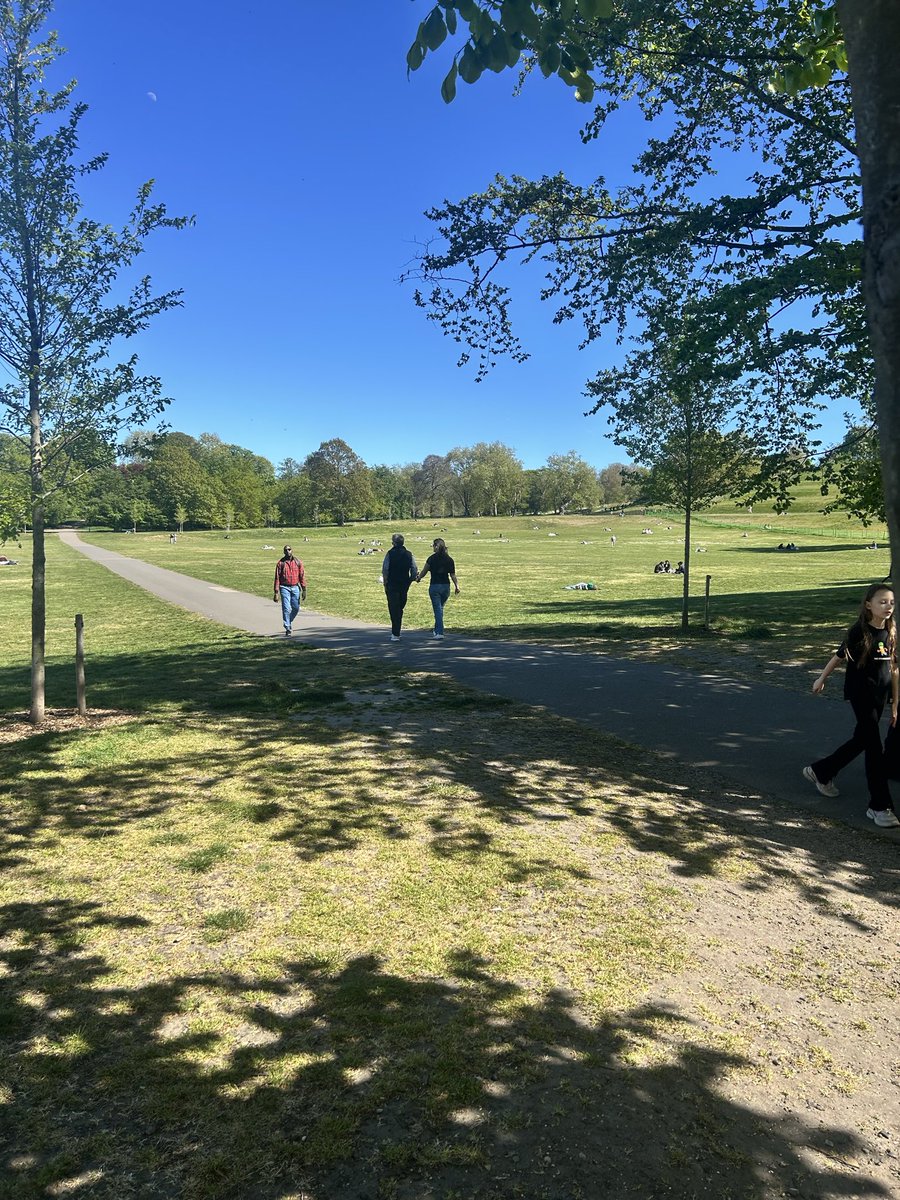 simongr83468774's tweet photo. Chilling in Greenwich Park already for Sunday 😎😉 🏃🏽
But I’ll be at Wembley 🔵#dirtyleeds https://t.co/giXlaJoSuY