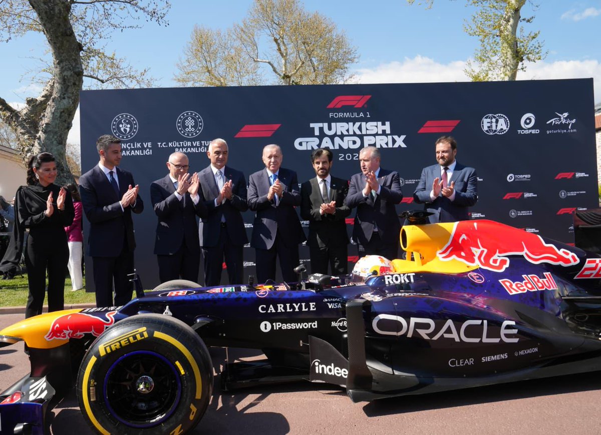 Cumhurbaşkanımız Sayın <a href="/RTErdogan/">Recep Tayyip Erdoğan</a>’ın teşrifleriyle Formula 1 Türkiye GP Tanıtım Programı’na katıldık.

İstanbul Park’ın yeniden takvime dahil edilmesiyle Formula 1’i ülkemize kazandıracak bu önemli süreci hep birlikte başlatıyoruz.

Ülkemize ve İstanbul’umuza hayırlı olmasını